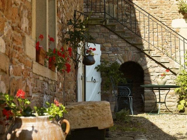 Le Vieux Chateau Bed & Breakfast Leynes Exterior photo